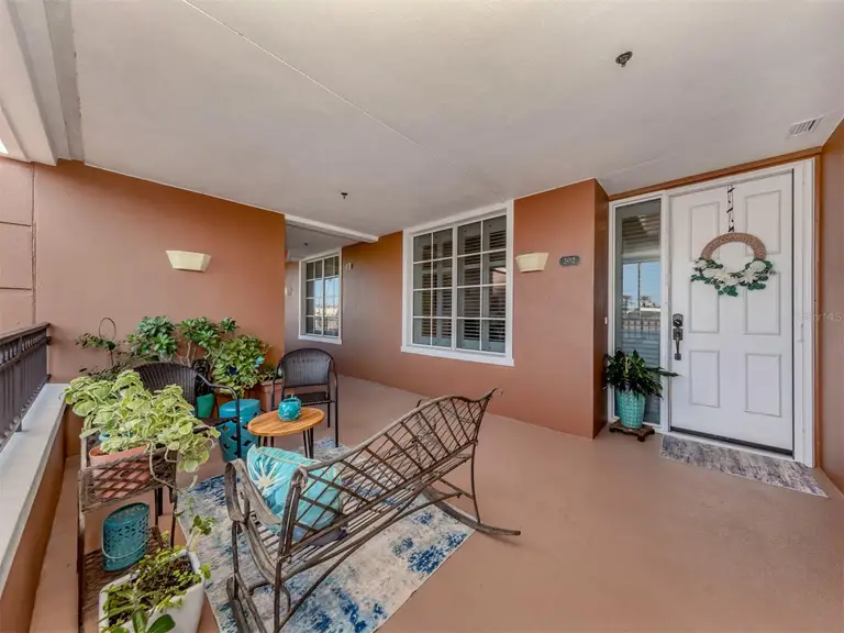 147 TAMPA AVE E #202 — photo 2