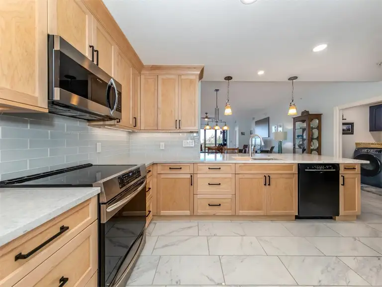 147 TAMPA AVE E #202 — photo 4
