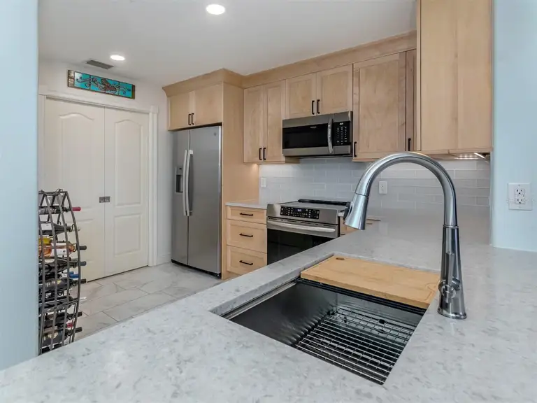 147 TAMPA AVE E #202 — photo 5