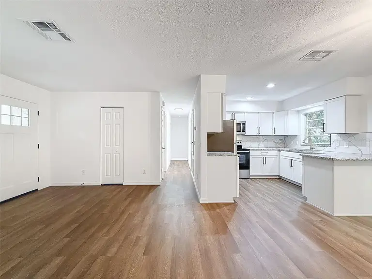 6710 E SENECA ST — photo 5