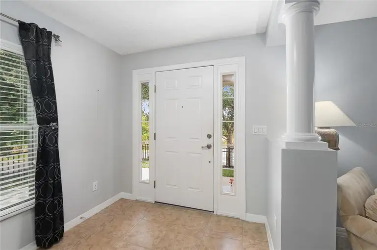 207 MAPLEBROOK DR — photo 4