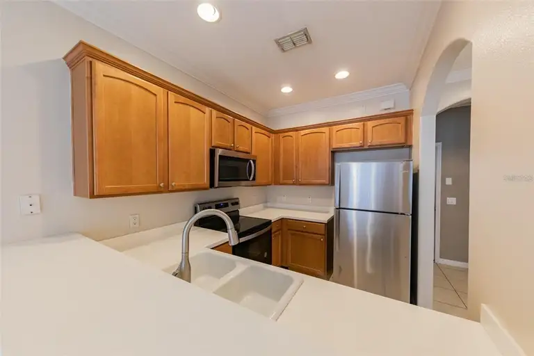 6364 SEDGEFORD DR — photo 4
