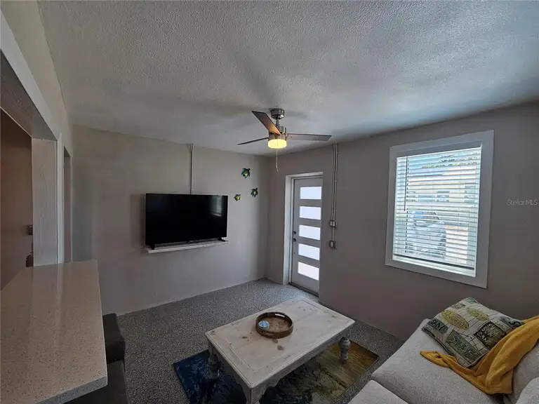14135 PALM ST — photo 4