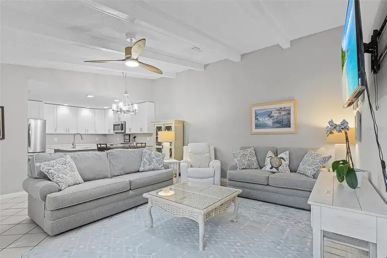 15405 CRYSTAL LAKE DR — photo 4