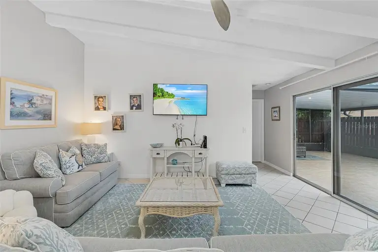15405 CRYSTAL LAKE DR — photo 5