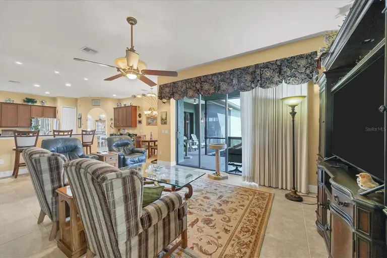 935 ROTONDA CIR — photo 4