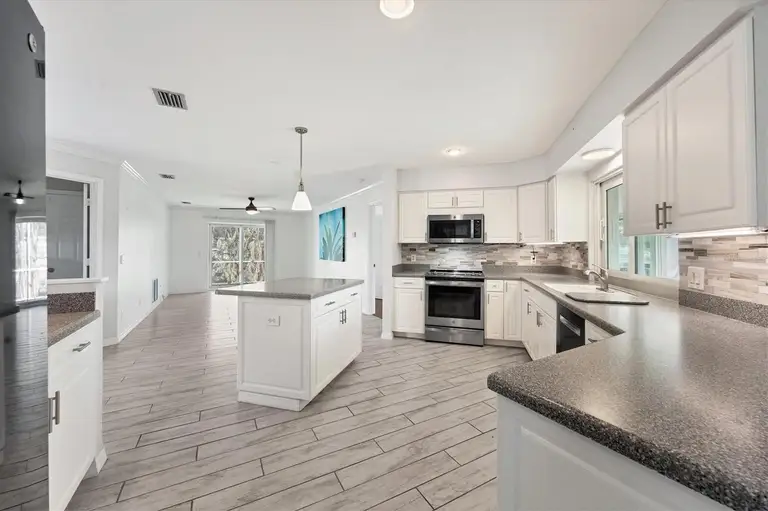 165 SPYGLASS ALY — photo 3