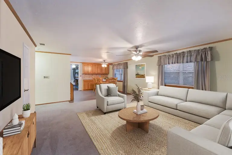 1640 CENTER RD — photo 3