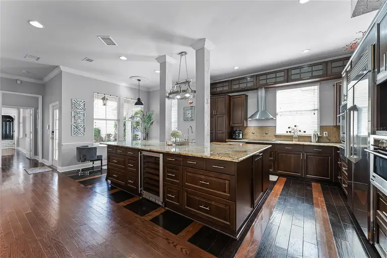 205 N VILLAGE ST — photo 5