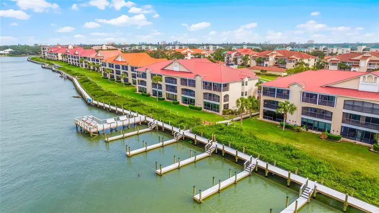 450 BOUCHELLE DR #301