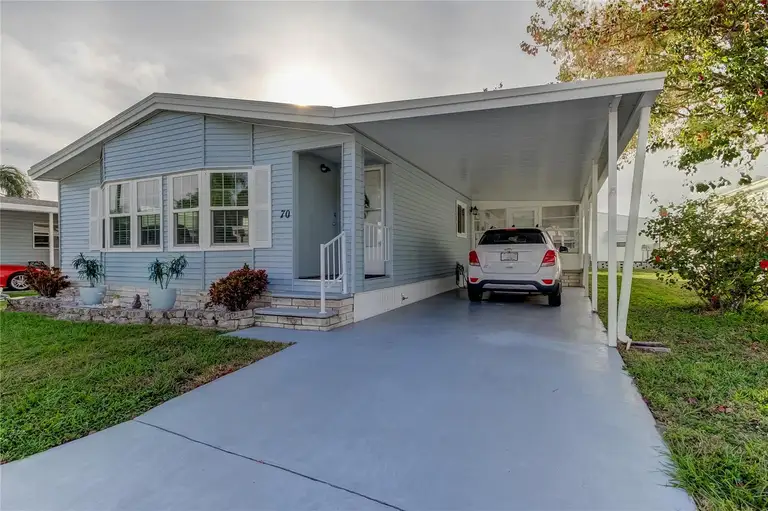70 PELICAN DR E