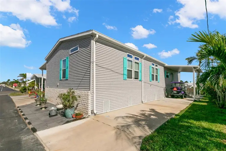 6901 AMERICANA DR NE #102 — photo 2