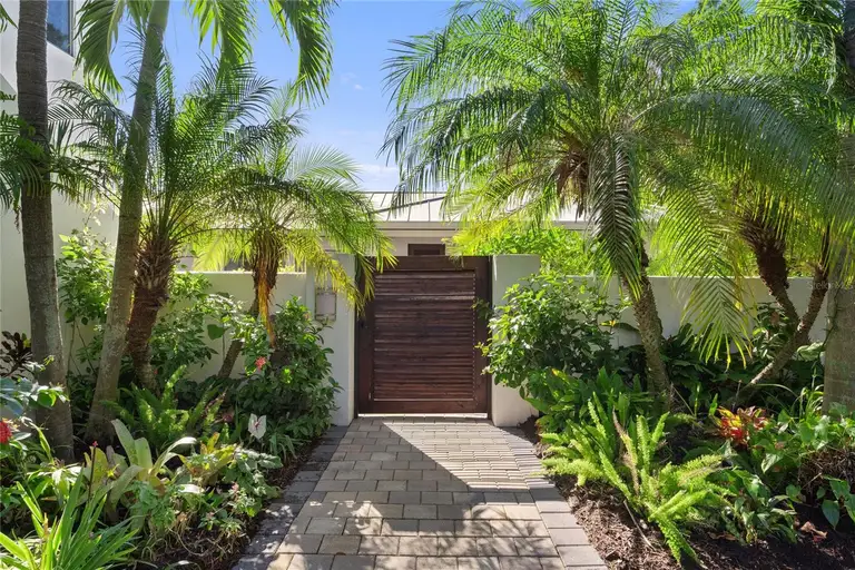 1610 HUDSON POINTE DR — photo 2