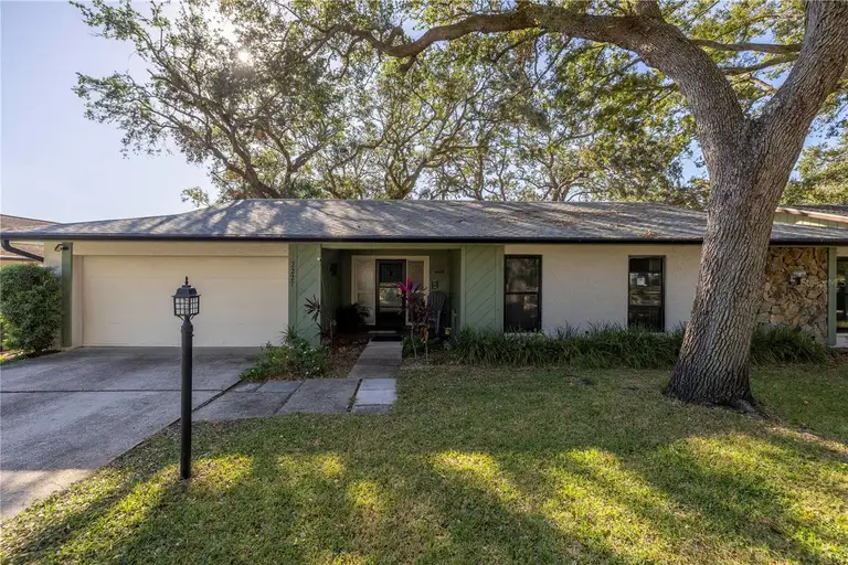 2227 WILLOWBROOK DR — photo 2
