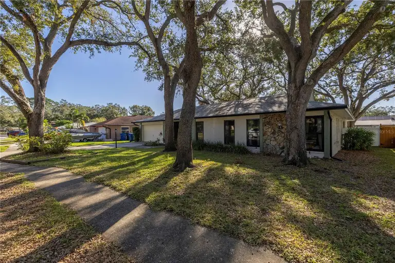 2227 WILLOWBROOK DR — photo 4