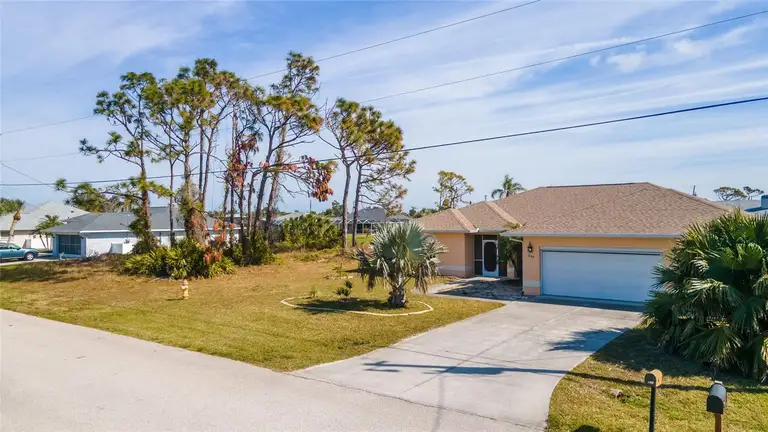 243 FAIRWAY RD — photo 2