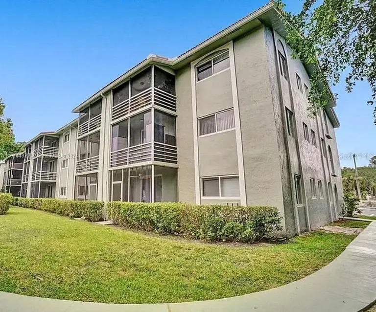 11651 ROYAL PALM BLVD #303 — photo 2