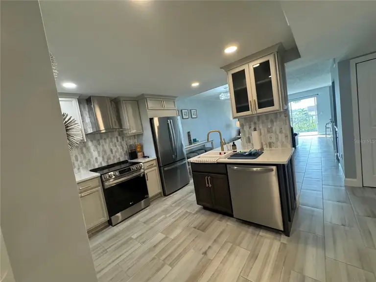 5537 SEA FOREST DR #208 — photo 2