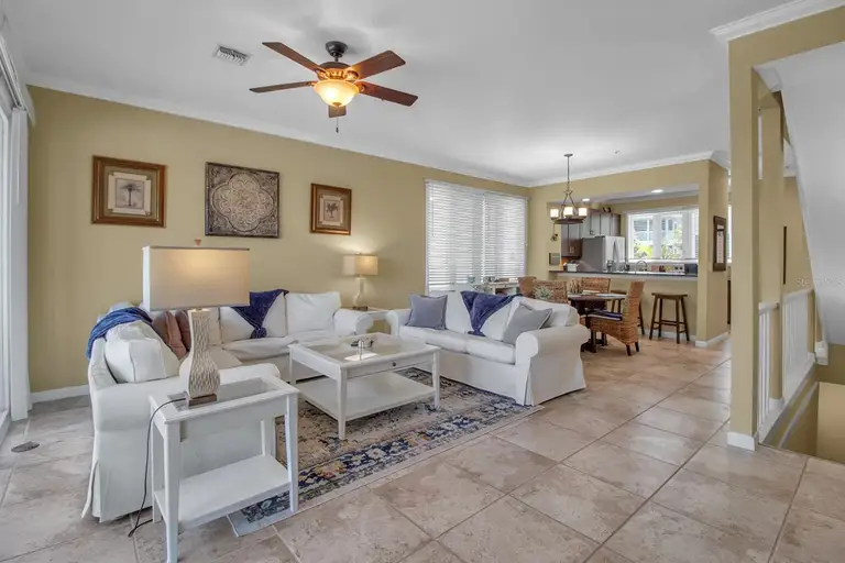528 FOREST WAY — photo 3