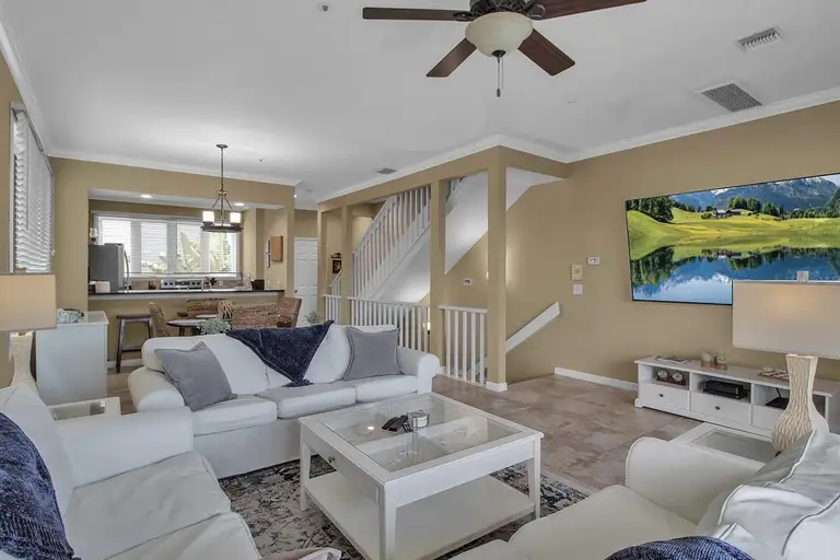 528 FOREST WAY — photo 4