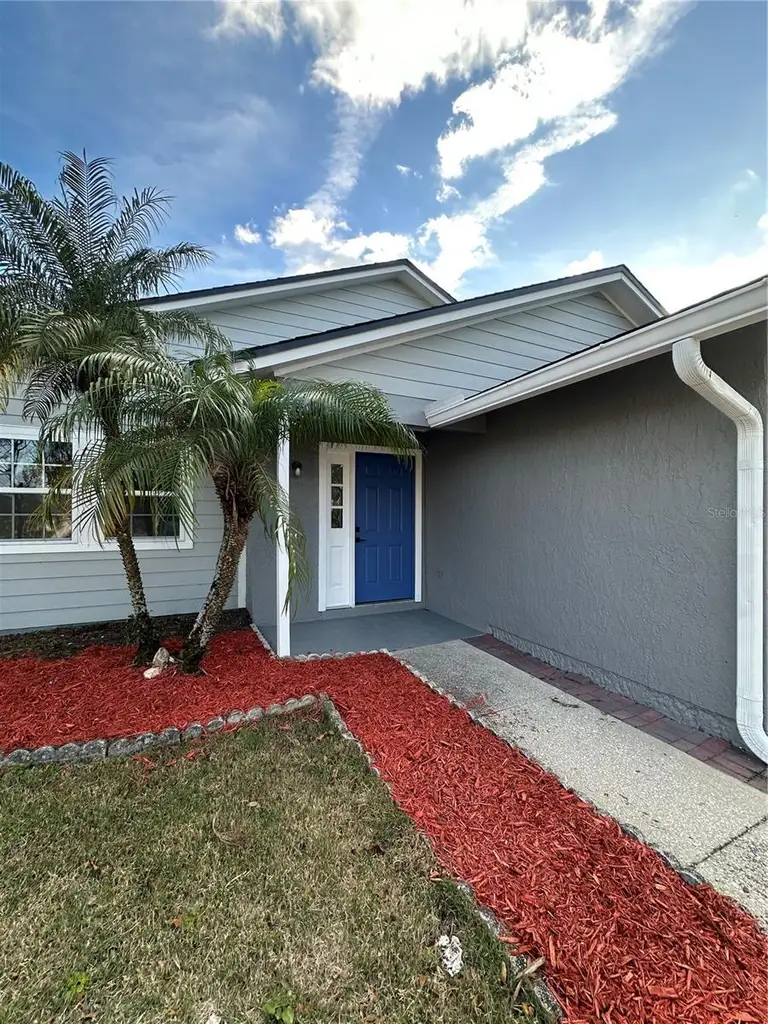 1566 LAWNDALE CIR — photo 3