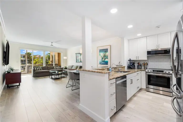 862 HUDSON AVE #862 — photo 3