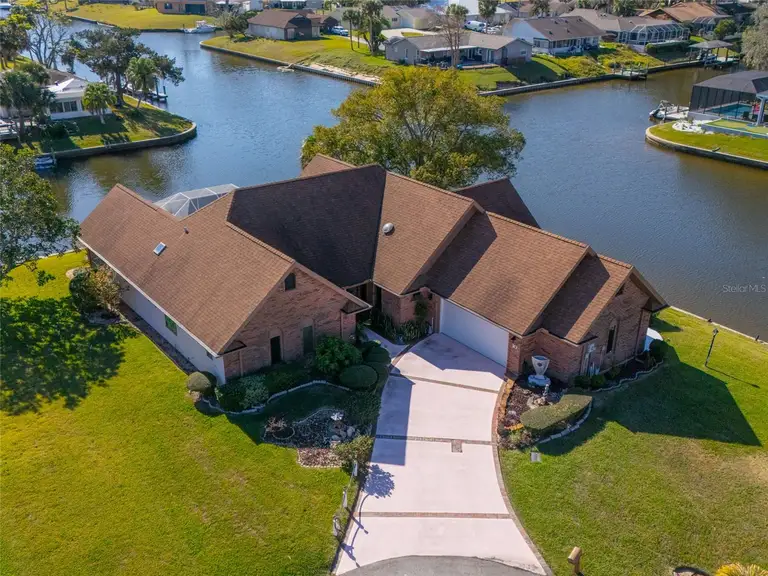 10 CASTLE CT