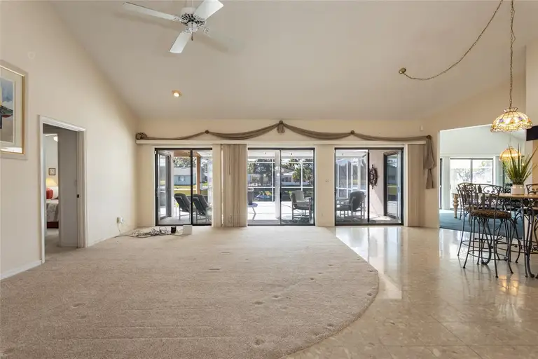 10 CASTLE CT — photo 5