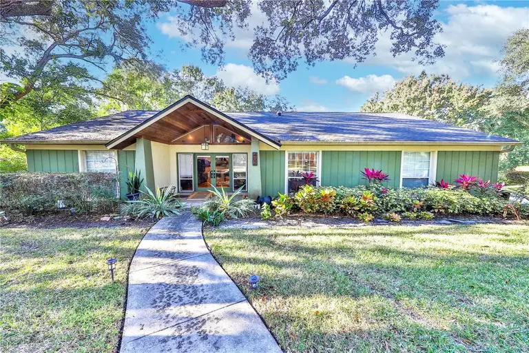 402 MAGNOLIA OAK DR