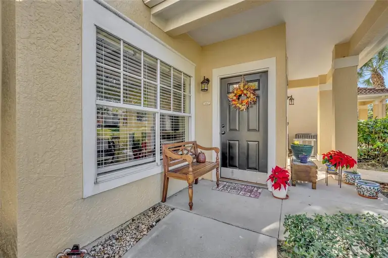 1812 ARBOR LAKES CIR #1812 — photo 2
