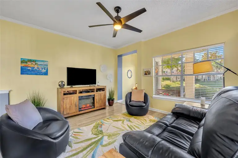 1812 ARBOR LAKES CIR #1812 — photo 4