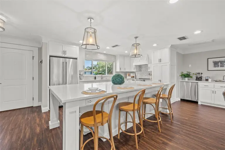 1470 HILL DR — photo 3
