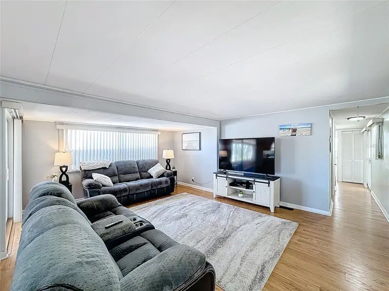 162 S SAINT THOMAS CIR — photo 5