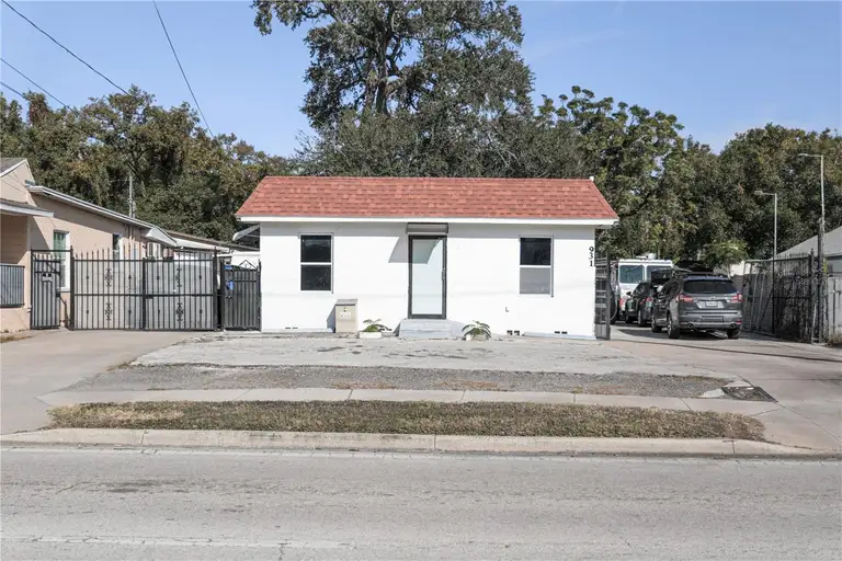 931 W MICHIGAN ST