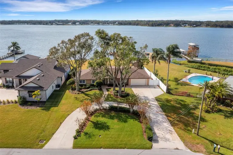 5530 DRIFTWOOD DR — photo 2