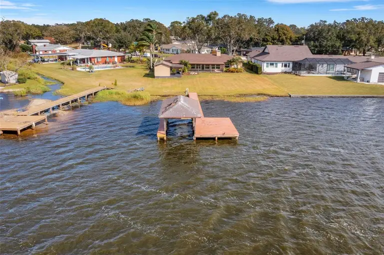 5530 DRIFTWOOD DR — photo 3