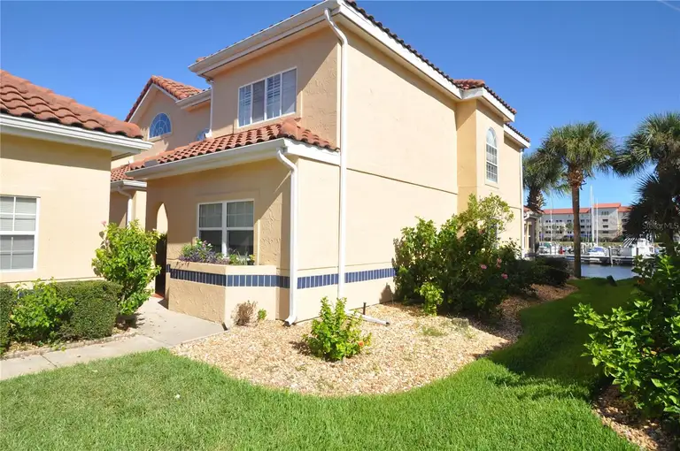 10 MARINA POINT PL