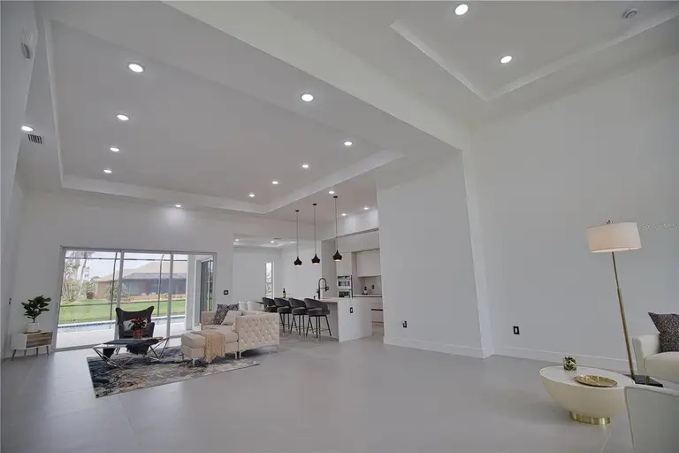 230 W PINE VALLEY LN — photo 4