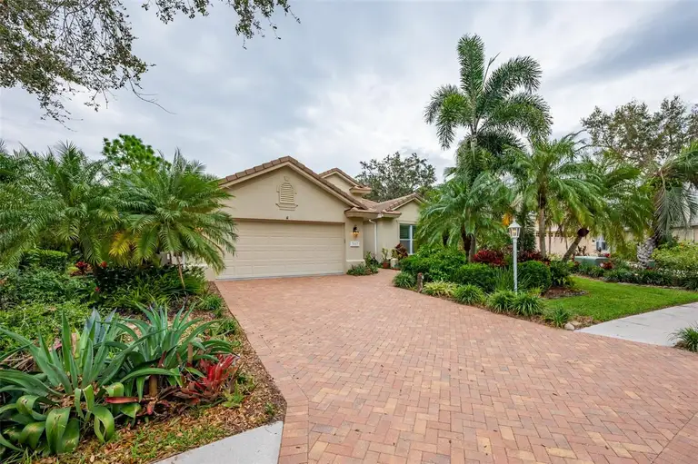 7117 VICTORIA CIRCLE