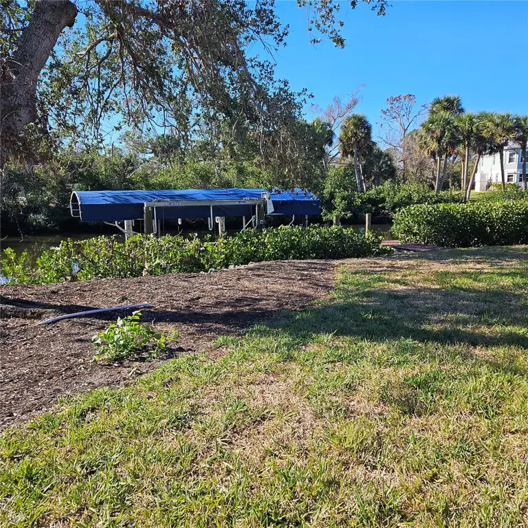 4678 ARLINGTON DR — photo 3