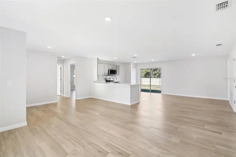 505 TITAN RD SE — photo 3