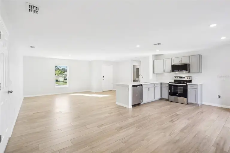 505 TITAN RD SE — photo 4