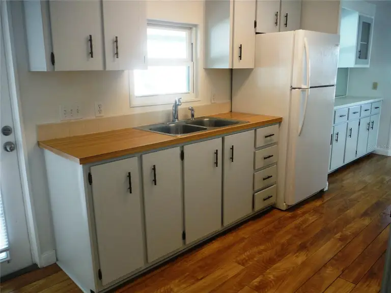 90 CHESTNUT DR #11 — photo 3