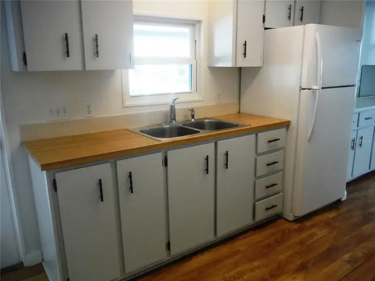 90 CHESTNUT DR #11 — photo 2