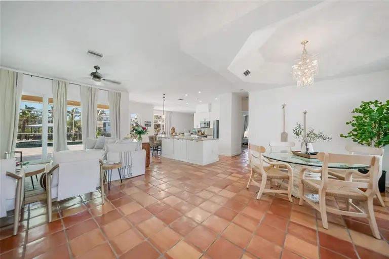 4658 ARLINGTON DR — photo 5