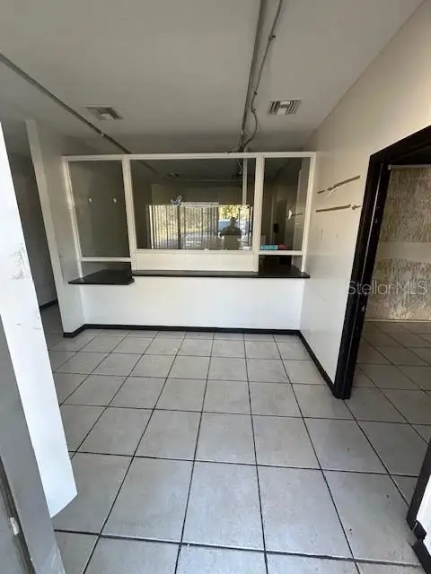 2046 W SILVER SPRINGS BLVD — photo 3