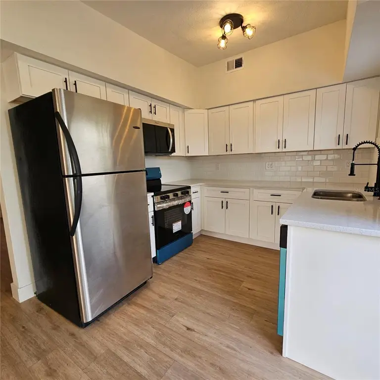 604 PROSPECT AVE — photo 4