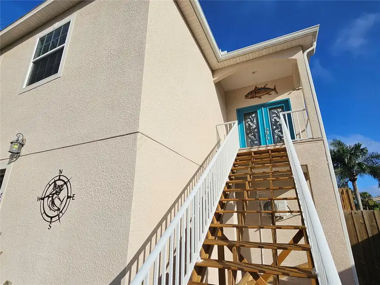 7021 MCCRAY DR — photo 3