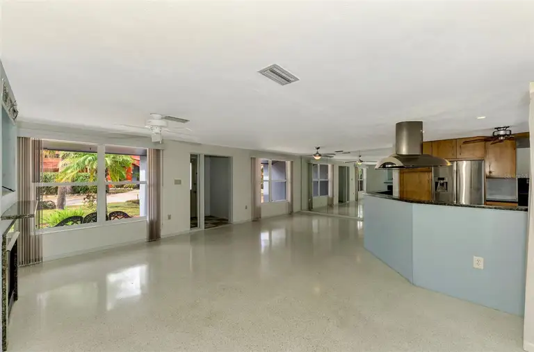 301 NASSAU ST N — photo 4