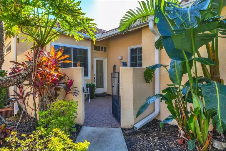7607 PRESERVES CT — photo 2